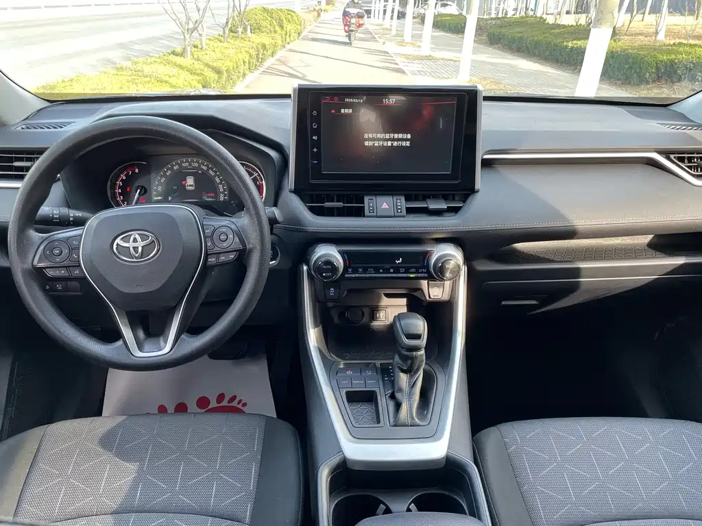 Toyota RAV4 2019 — фото 10