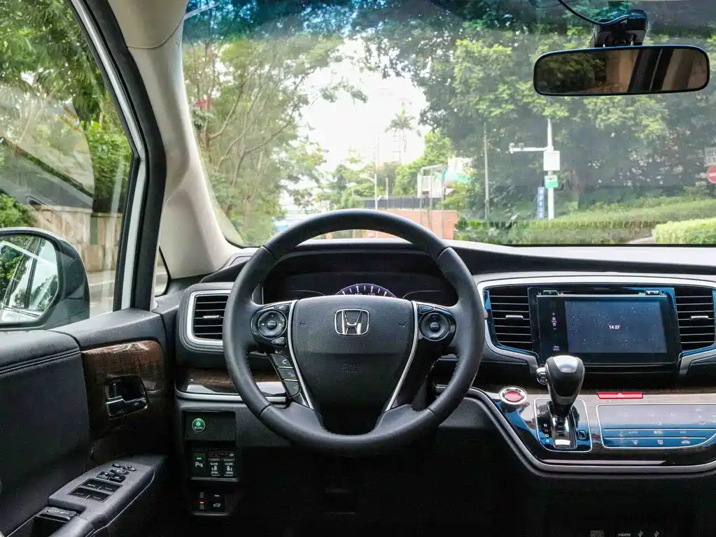 Honda Odyssey 2017 — фото 8