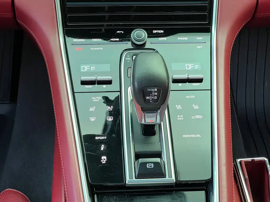 Porsche Panamera 2019 — фото 20