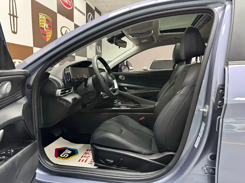 Hyundai Elantra 2023