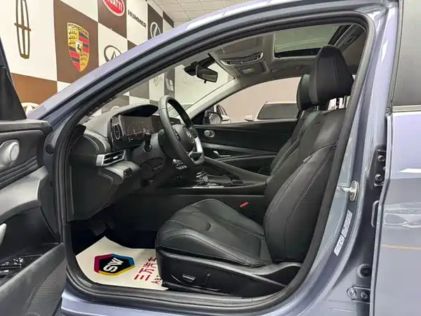 Hyundai Elantra 2023