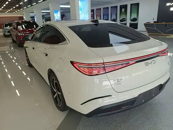 BYD Seal 07 DM-i 2025