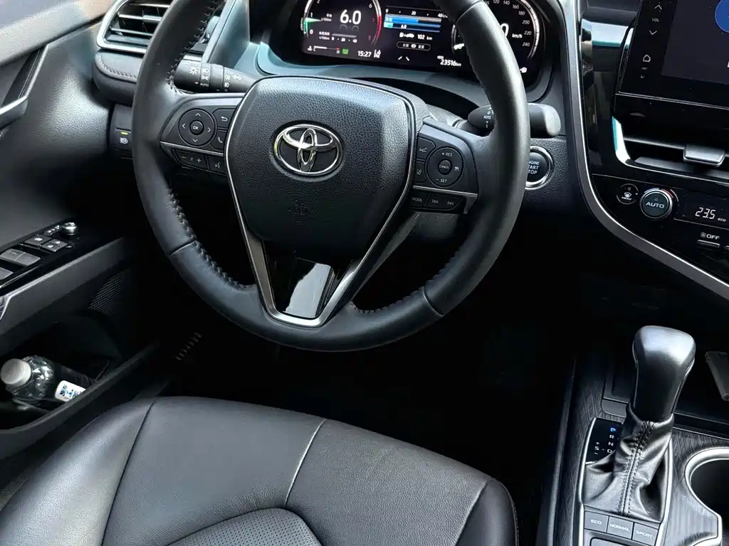 Toyota Camry 2023 — фото 5