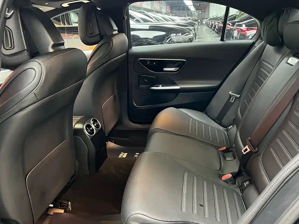 Mercedes-Benz C-Class 2023 — фото 10