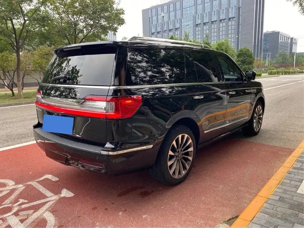 Lincoln Navigator 2019 — фото 21
