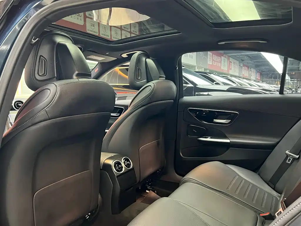 Mercedes-Benz C-Class 2023 — фото 11