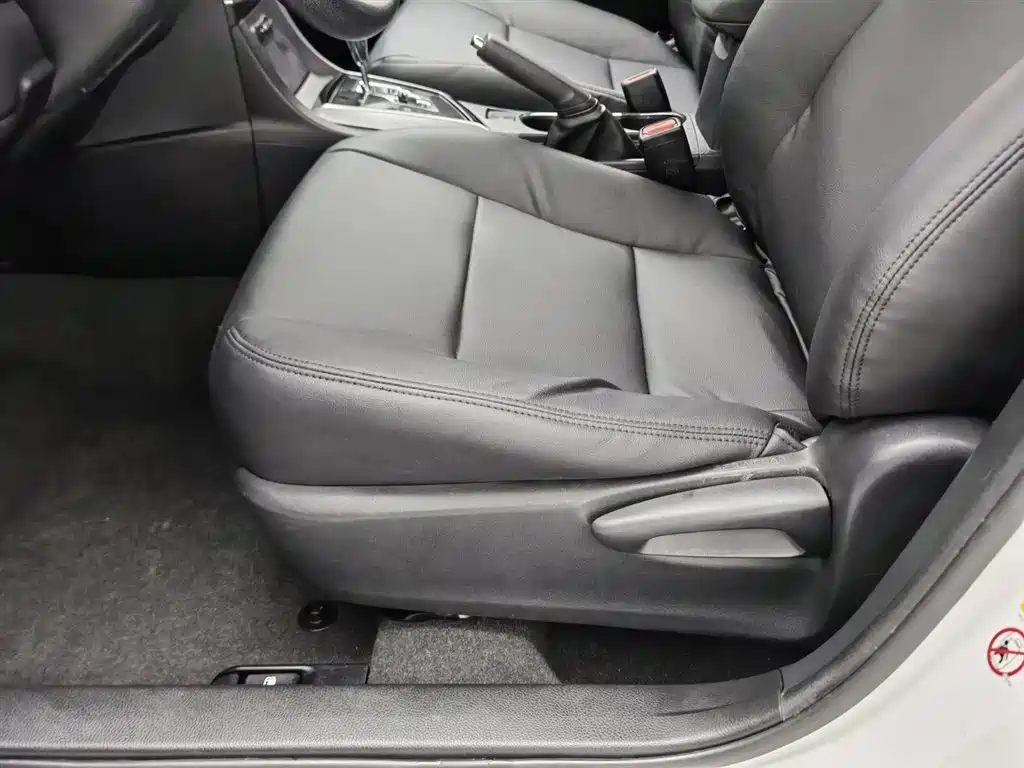 Toyota Corolla 2015 — фото 20