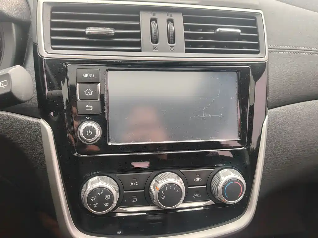 Nissan Tiida 2016 — фото 17