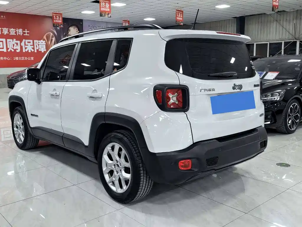 Jeep Renegade 2016 — фото 7