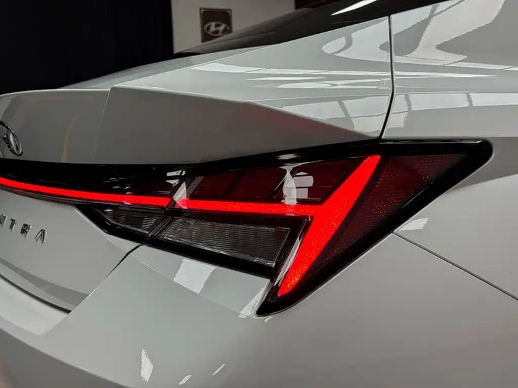 Hyundai Elantra 2022 — фото 20