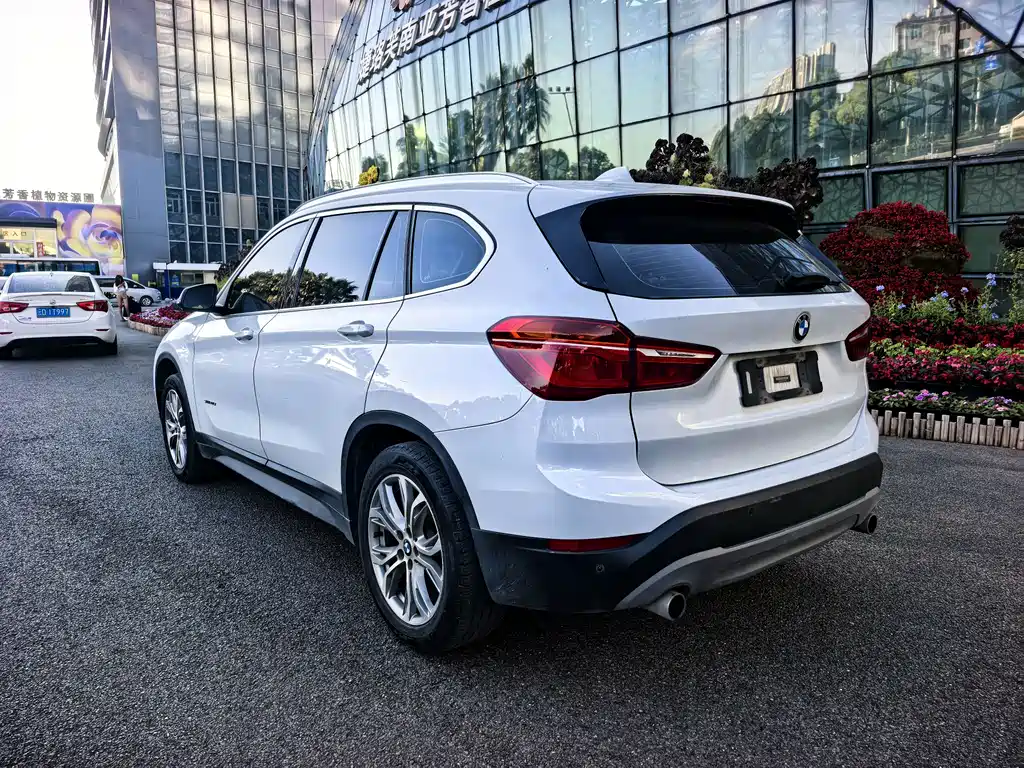 BMW X1 2017 — фото 12