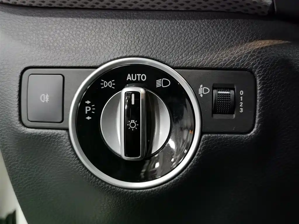 Mercedes-Benz B-Class 2016 — фото 21