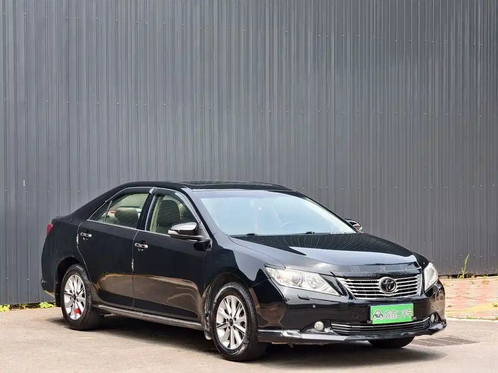 Toyota Camry 2014 — фото 3