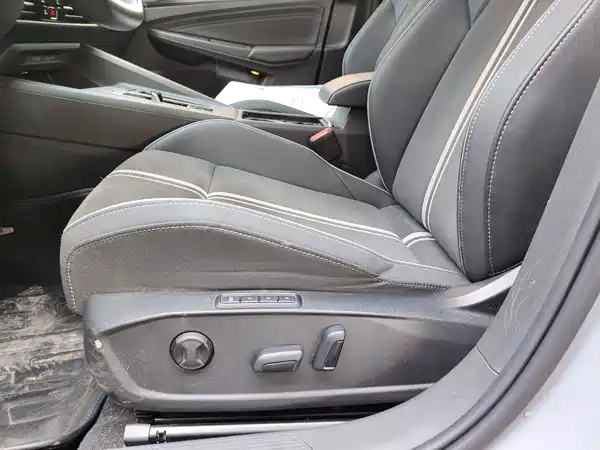 Volkswagen Golf 2022