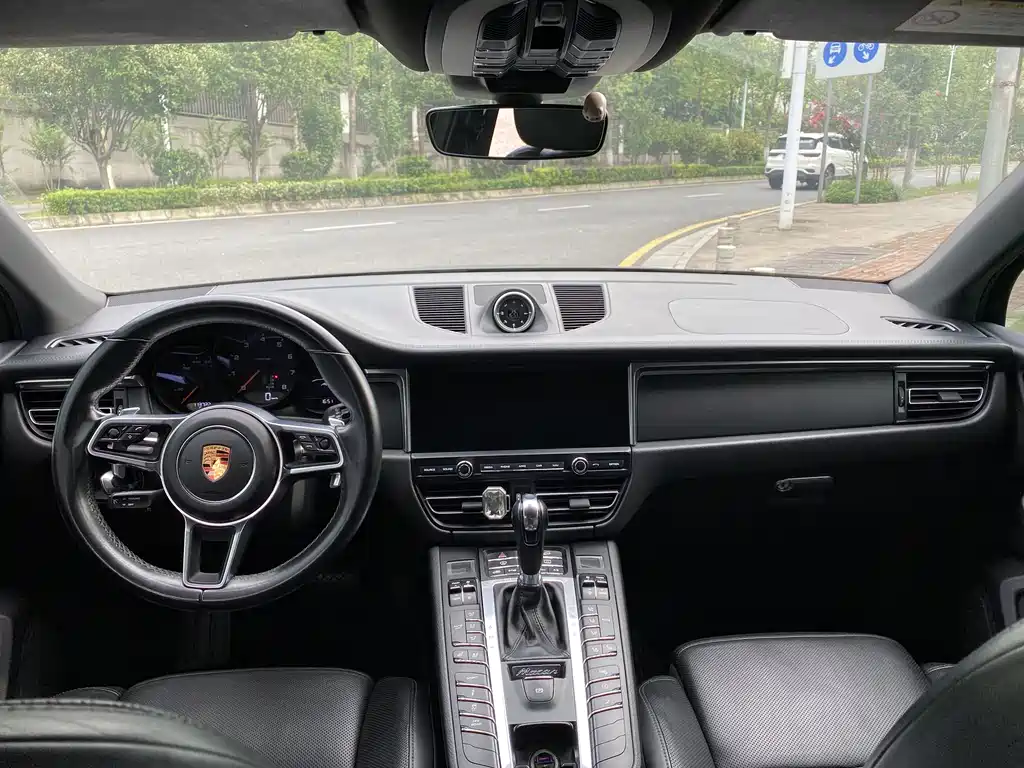Porsche Macan 2019 — фото 14