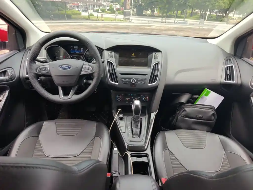 Ford Focus 2016 — фото 10