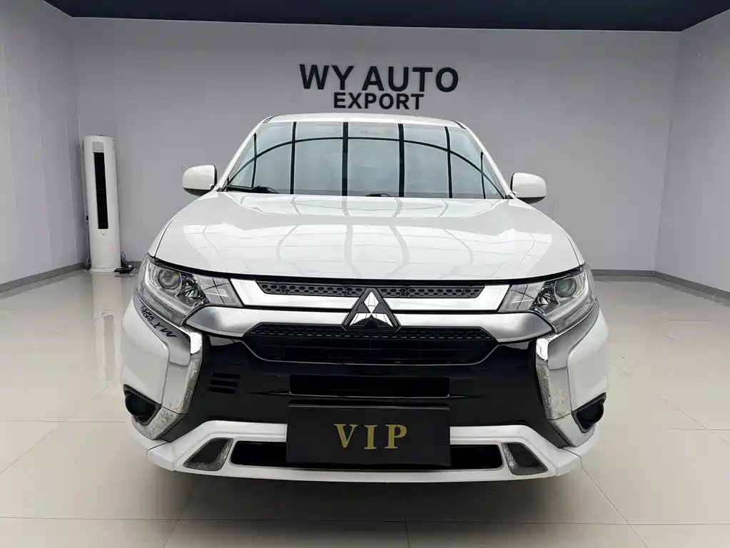 Mitsubishi Outlander 2021 — фото 2