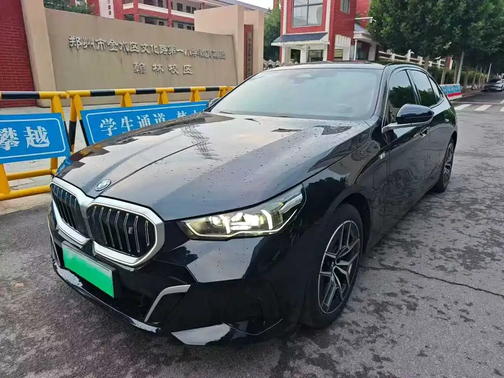 BMW i5 2025 — фото 1