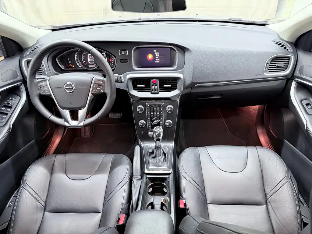 Volvo V40 2018 — фото 10