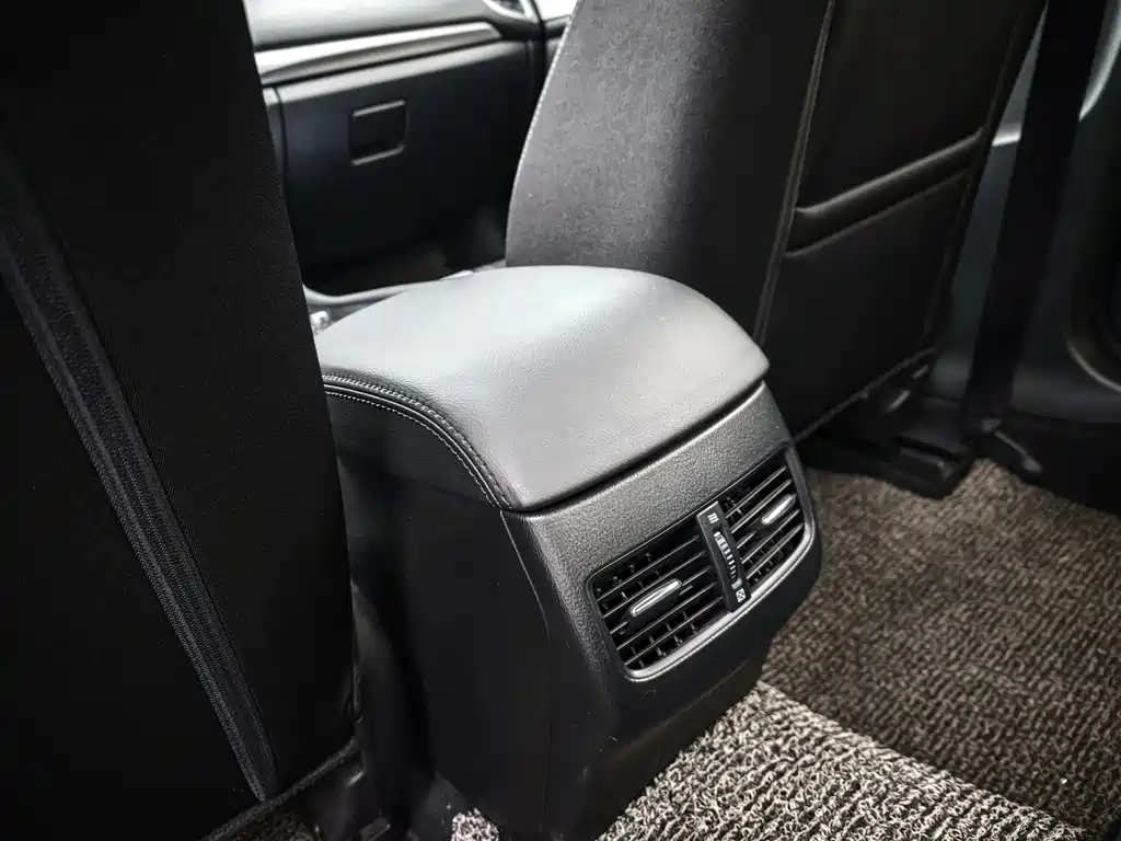 Mazda 3 Axela 2019 — фото 16