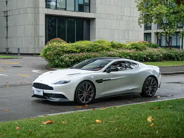 Aston Martin Vanquish 2013