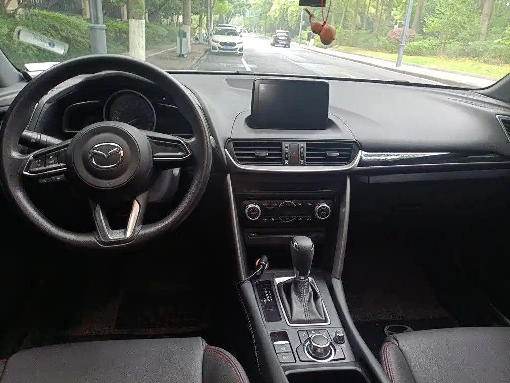 Mazda CX-4 2017 — фото 13