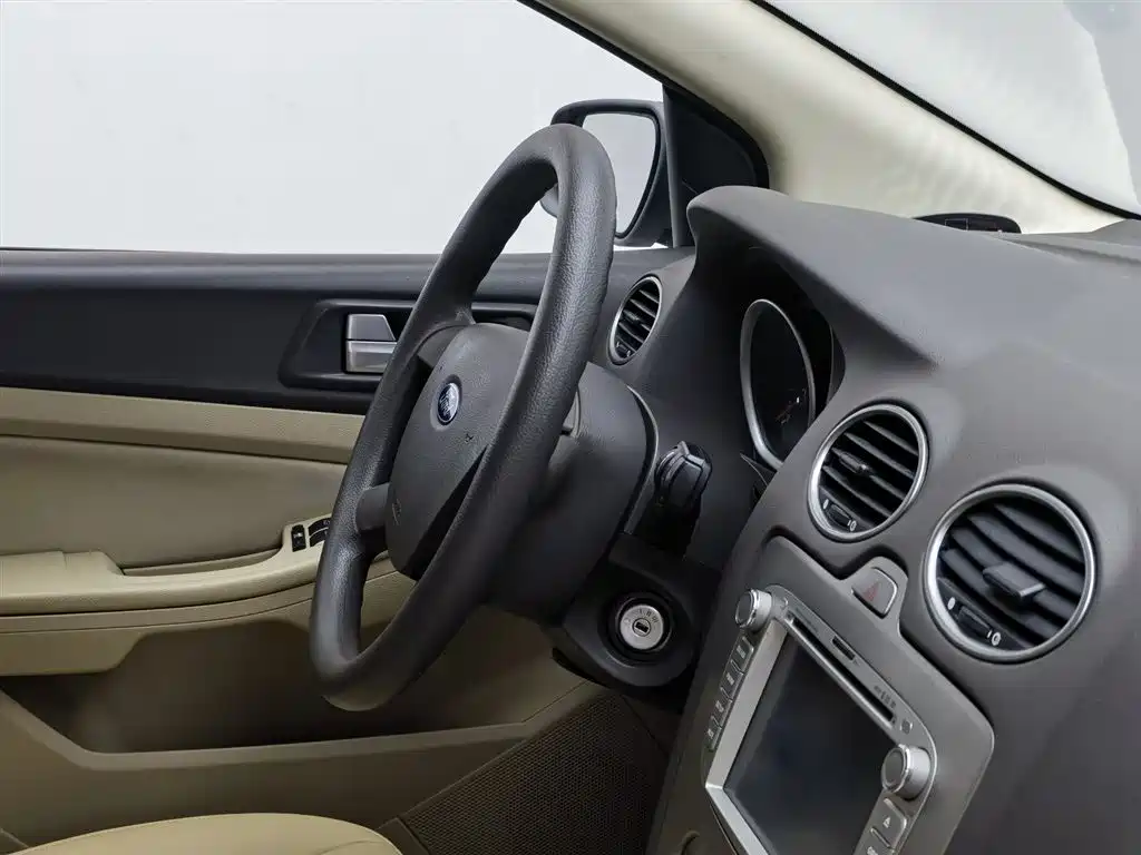 Ford Focus 2013 — фото 22