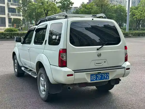 Nissan Paladin 2011