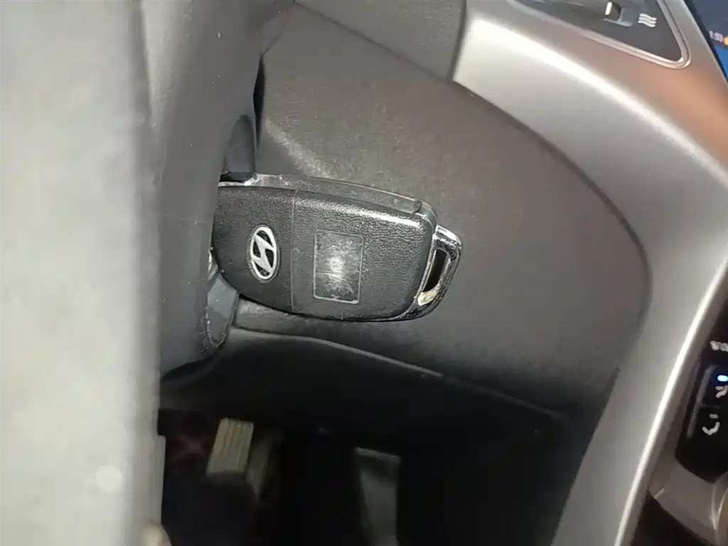 Hyundai Elantra Langdong 2018 — фото 9