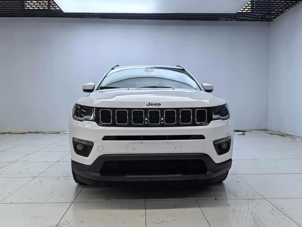 Jeep Compass 2018 — фото 2
