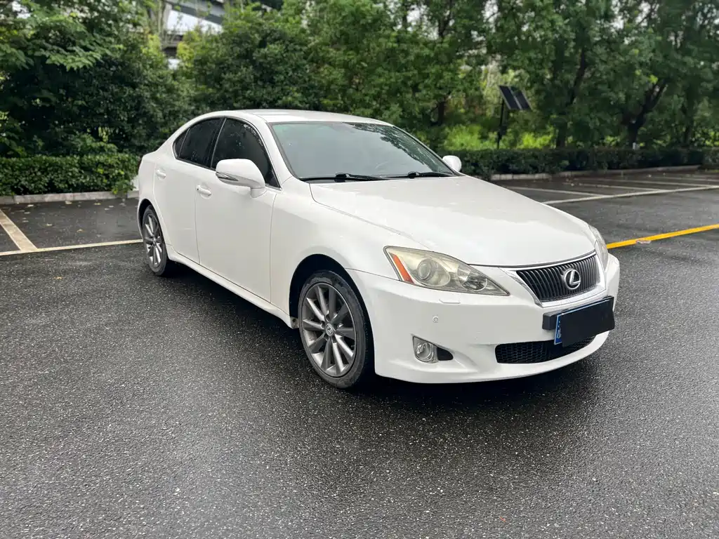 Lexus IS 2010
