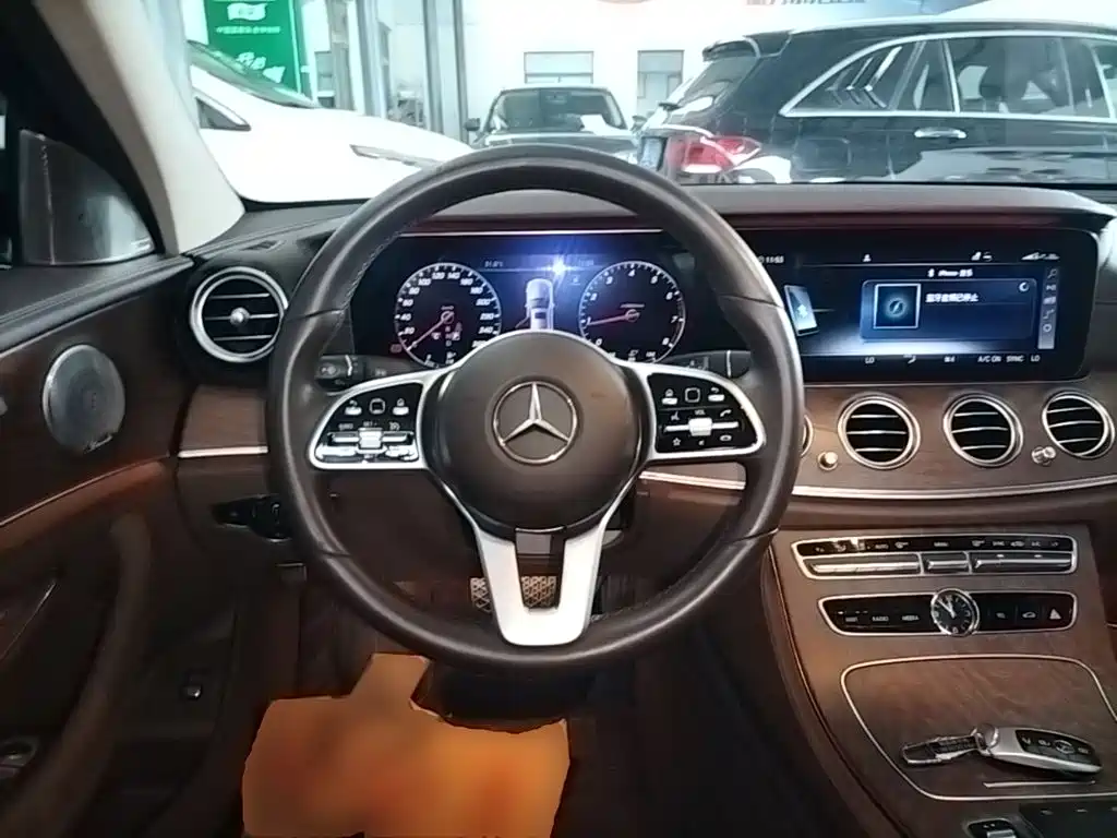 Mercedes-Benz E-Class 2020 — фото 11