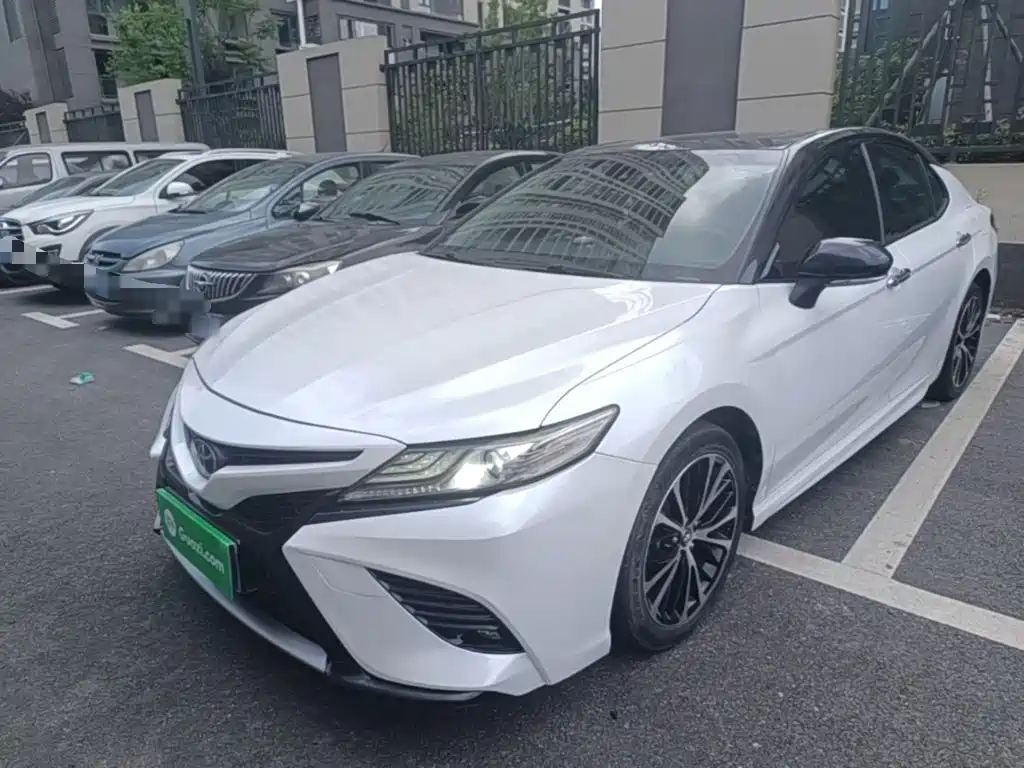 Toyota Camry 2018 — фото 2