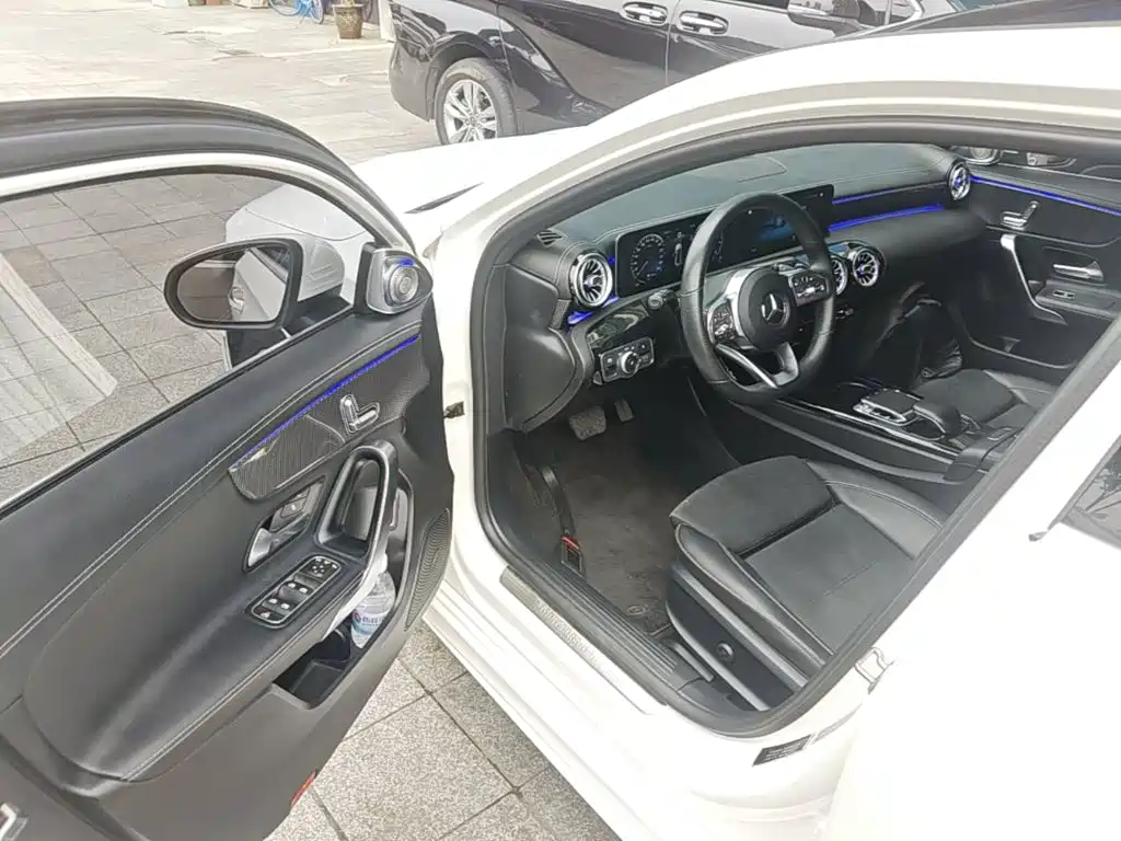 Mercedes-Benz A-Class 2019 — фото 16