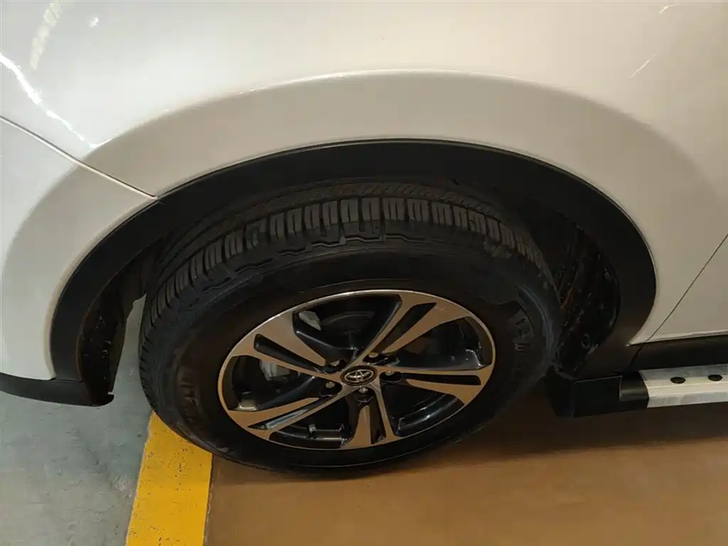 Toyota RAV4 2015 — фото 23