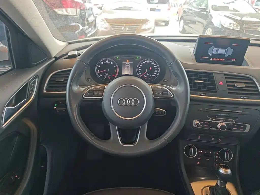 Audi Q3 2017 — фото 11