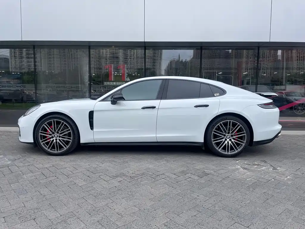 Porsche Panamera 2023