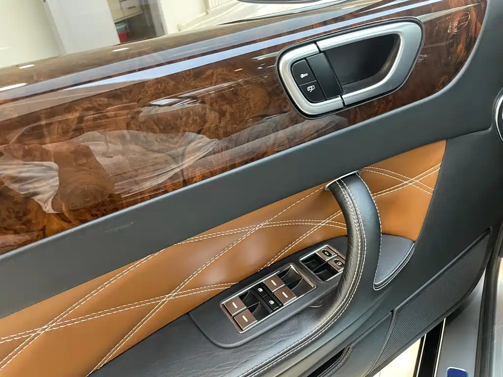 Bentley Flying Spur 2012 — фото 35