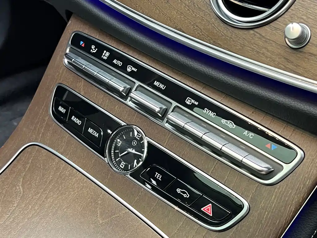 Mercedes-Benz E-Class 2018 — фото 19