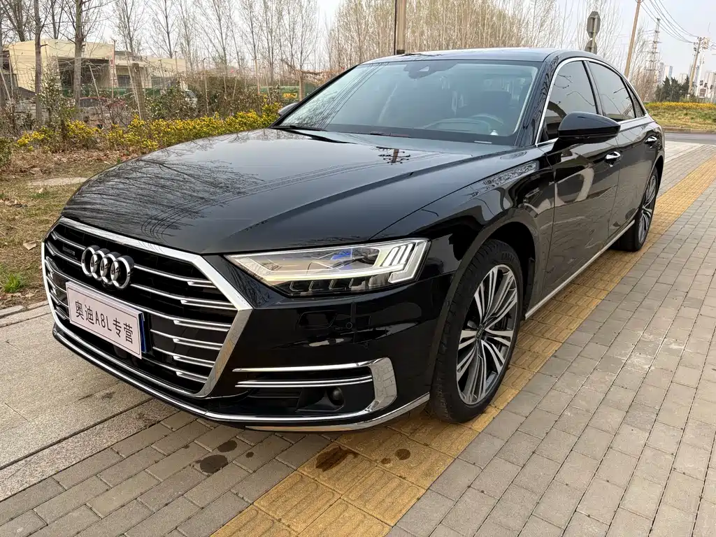 Audi A8 2021 — фото 1