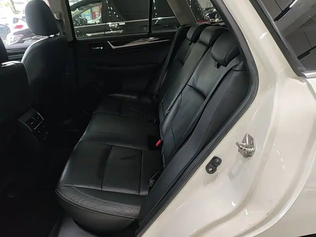 Subaru Outback 2018 — фото 17