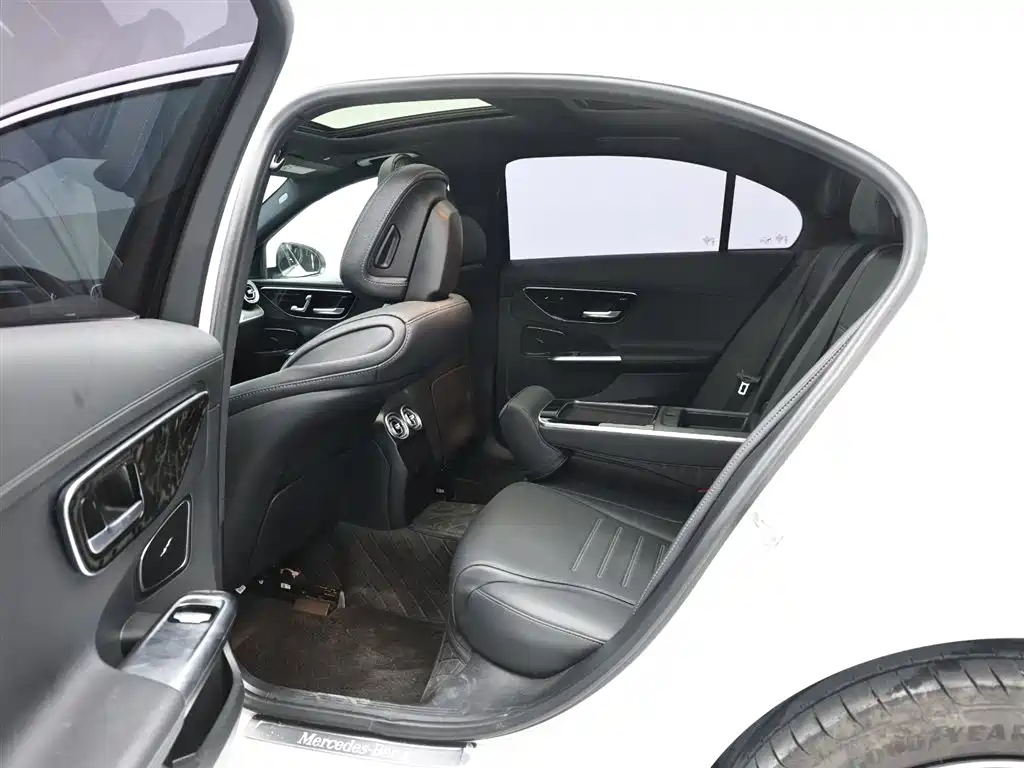 Mercedes-Benz C-Class 2024 — фото 14