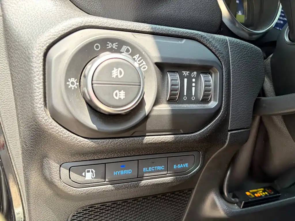 Jeep Wrangler PHEV 2022 — фото 11