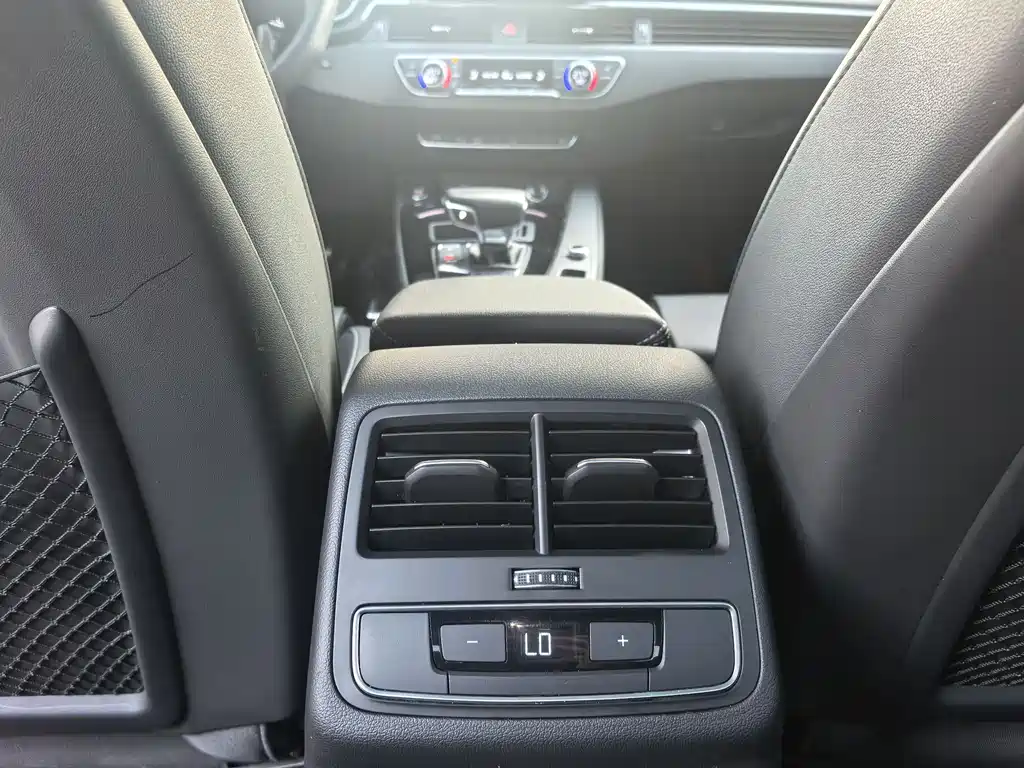 Audi A4L 2023 — фото 14