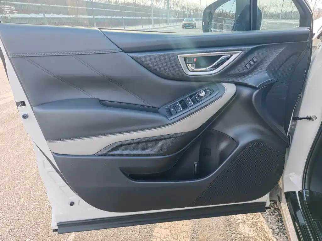 Subaru Forester 2022 — фото 14