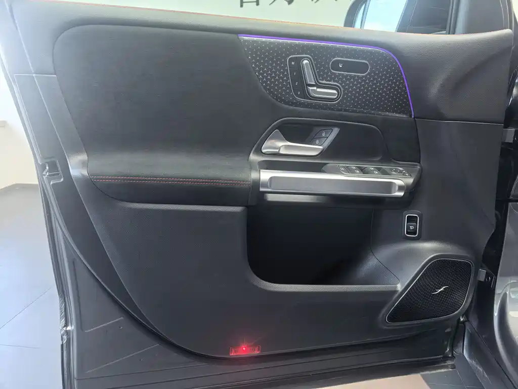 Mercedes-Benz GLB AMG 2025 — фото 13