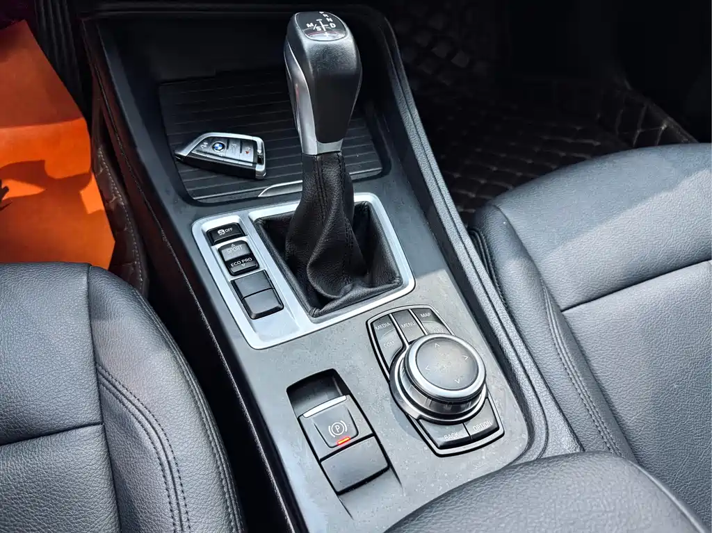 BMW 1 Series 2019 — фото 16