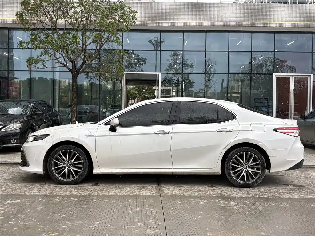 Toyota Camry 2021 — фото 3