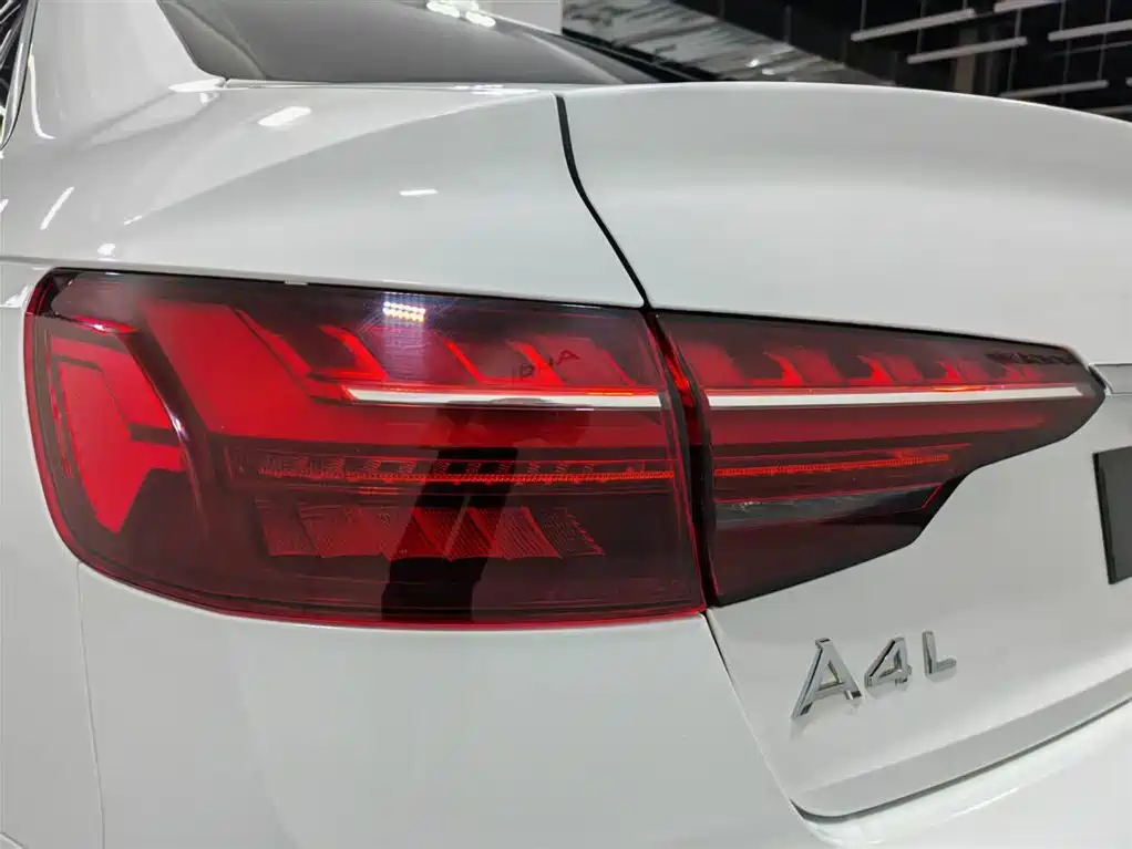 Audi A4L 2021 — фото 14