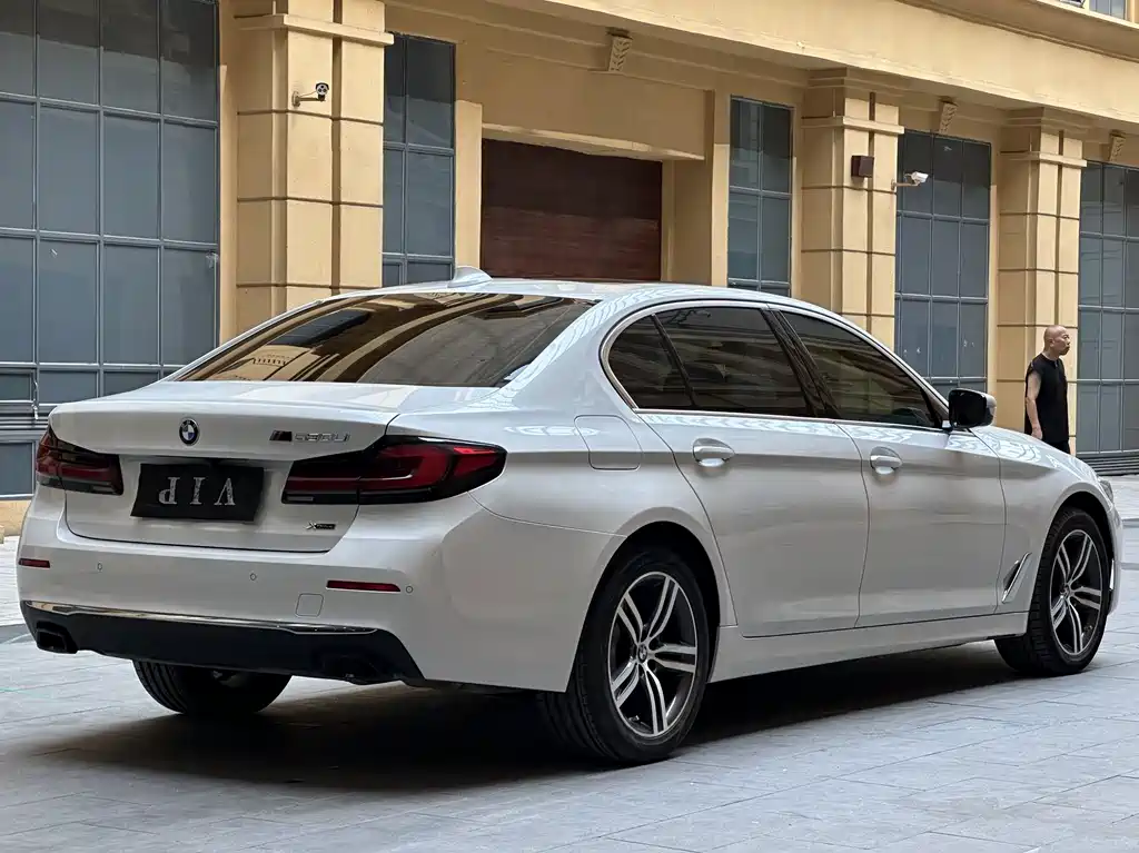 BMW 5 Series 2022 — фото 3